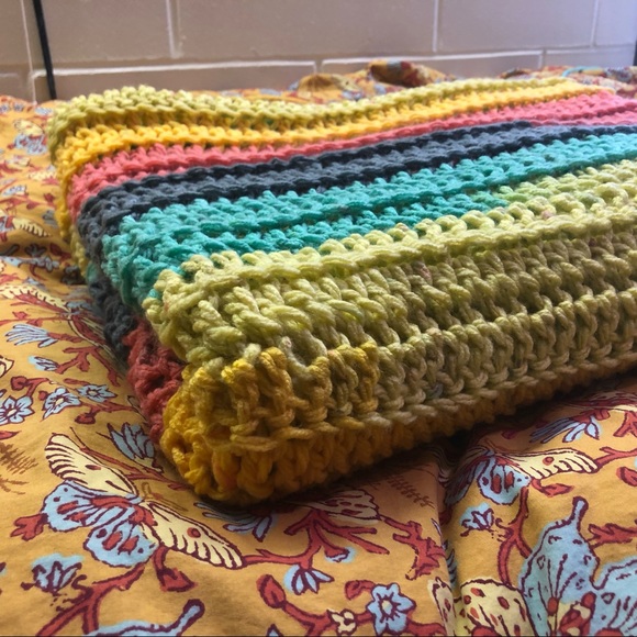 ⭐️Host Pick ⭐️ Handmade 🇨🇦 Crochet Blanket - Brand New - Picture 4 of 5